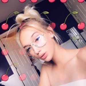 Meet your Posher, Tayler